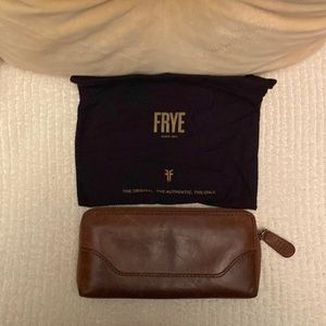 frye campus rivet wallet